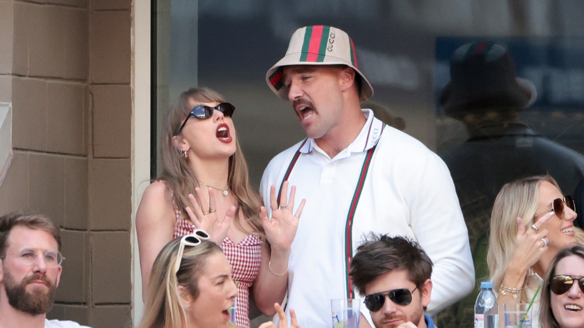 Taylor Swift and Travis Kelce sing at the US Open