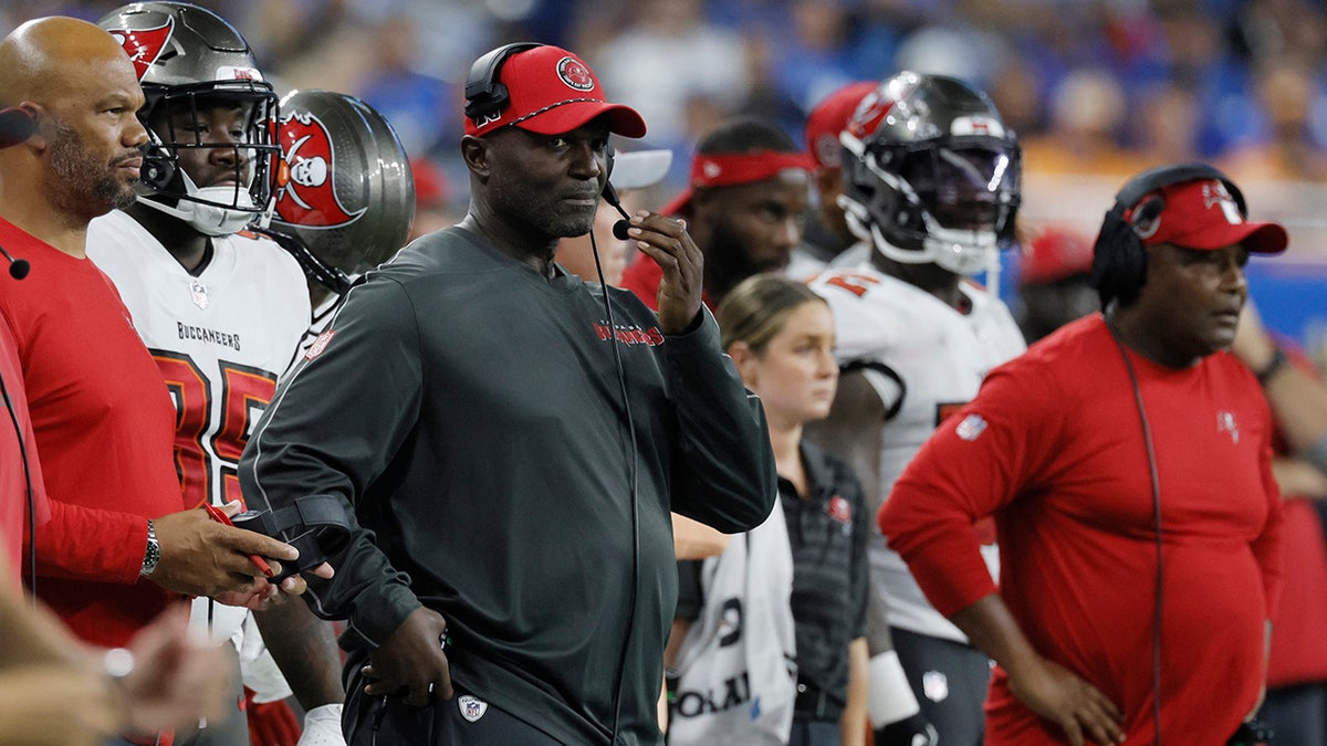 Todd Bowles entrena