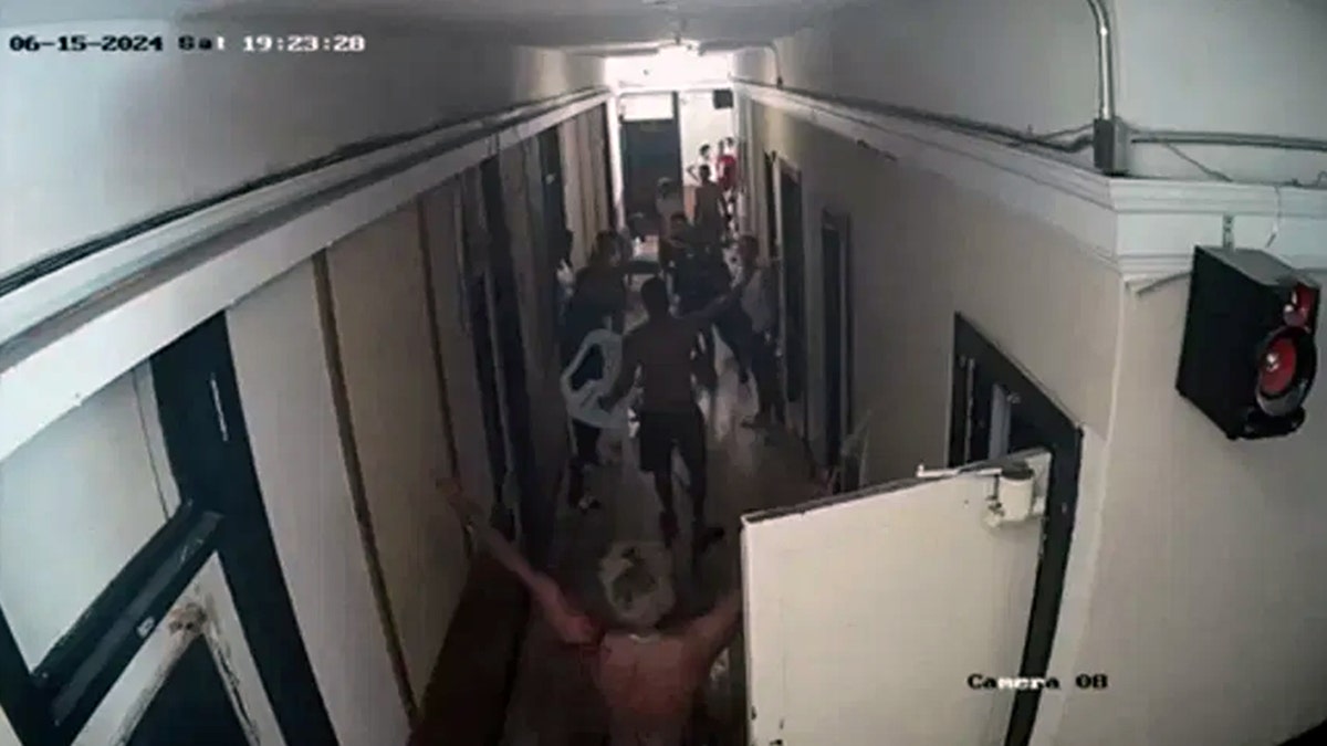 Suspected members of the Tren de Aragua pack  caught connected  surveillance footage astatine  the Gateway Hotel successful  El Paso