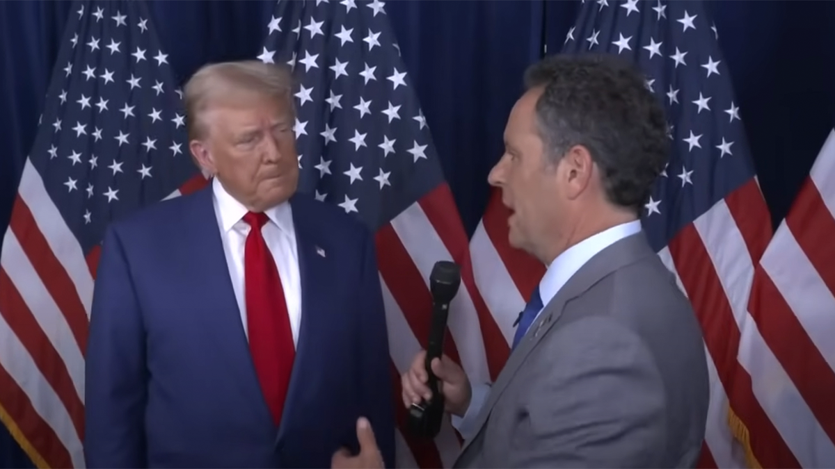 Trump sendo entrevistado