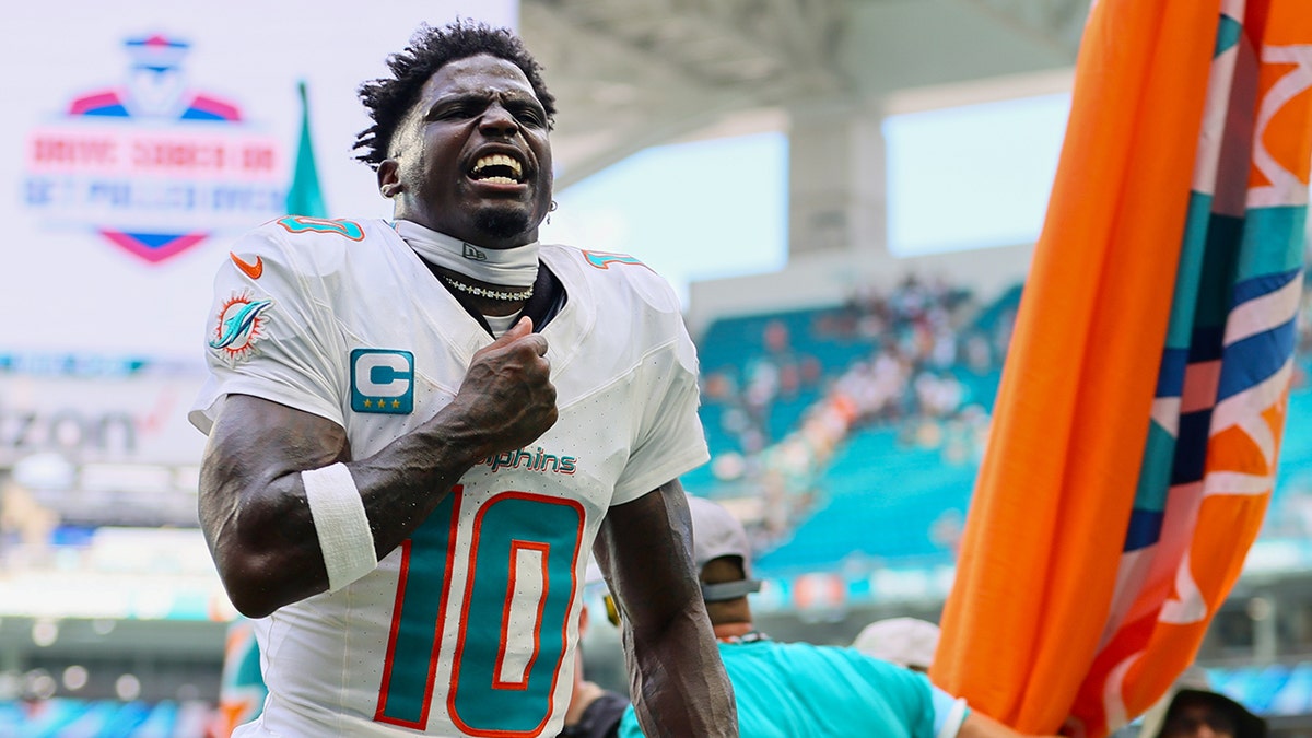 Dolphins’ Tyreek Hill explains 4-word message after bodycam footage of detention is released