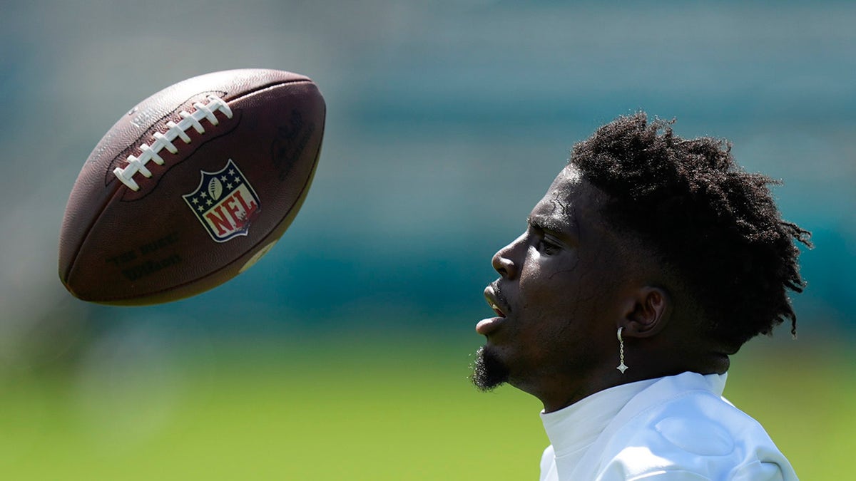 Tyreek Hill watches the ball