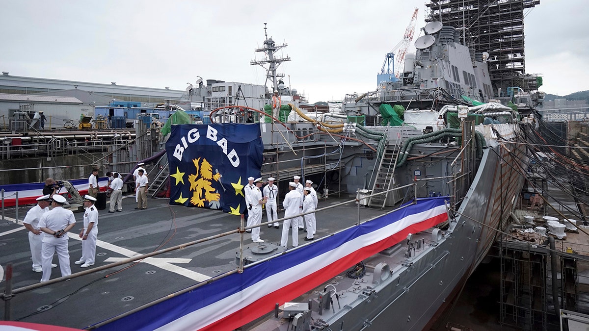 USS John McCain en Japón