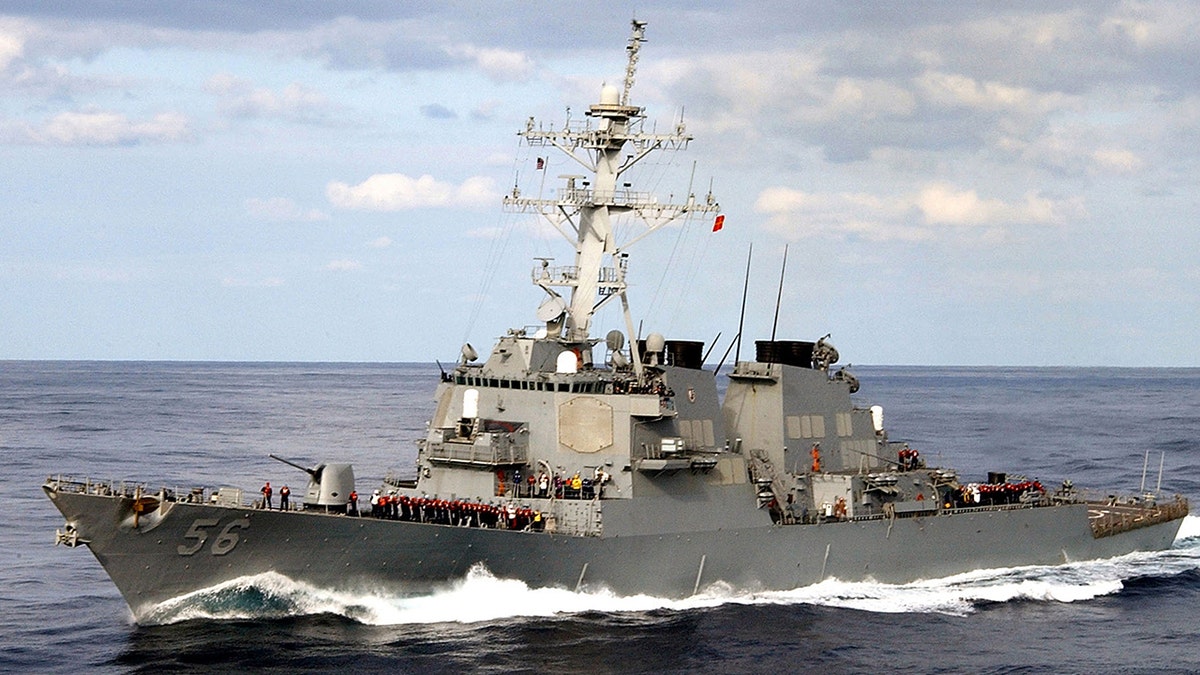 USS John McCain en el Pacífico