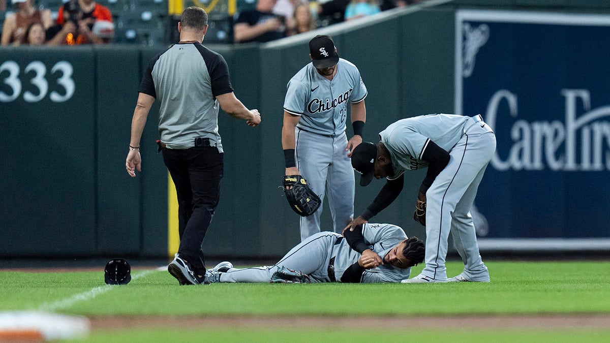 Los jugadores de los White Sox chocan