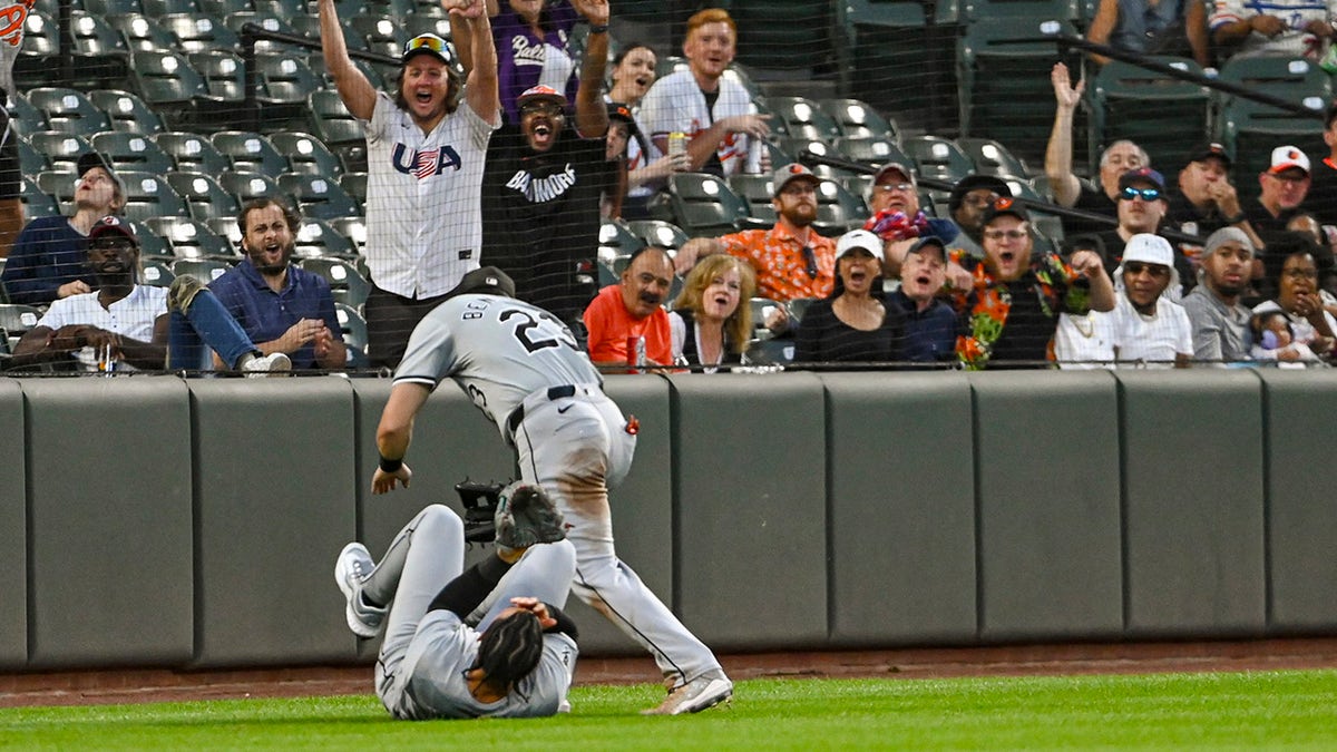 Los jugadores de los White Sox no consiguen atrapar la pelota