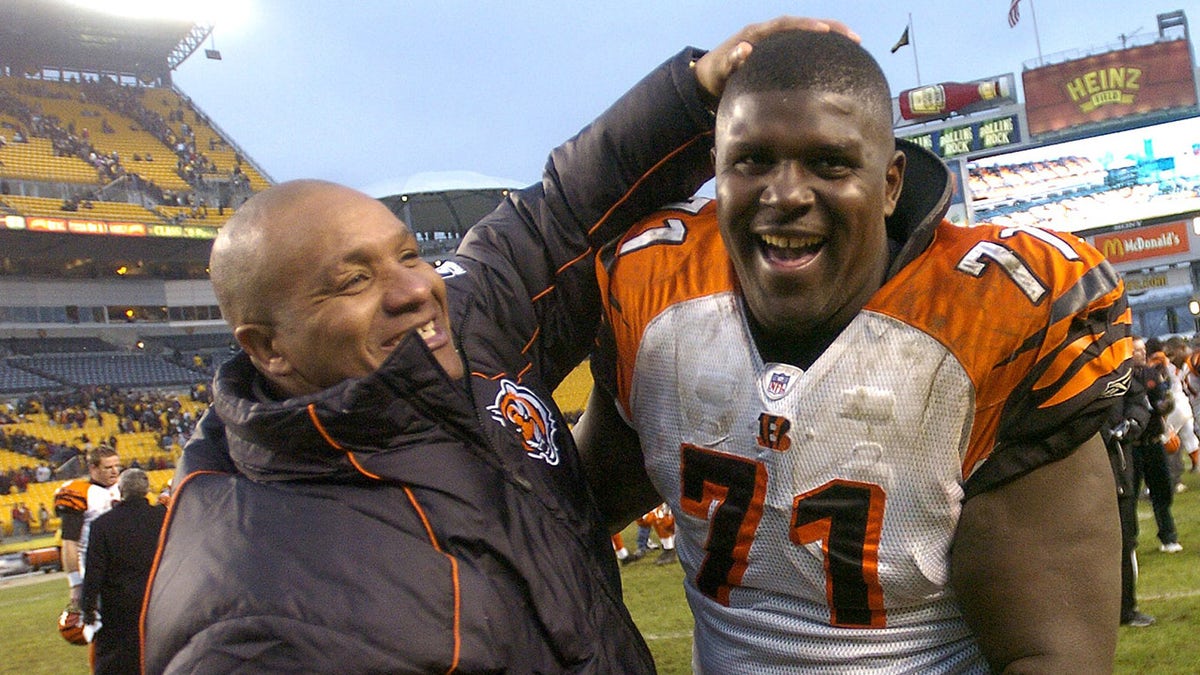 Willie Anderson y Hue Jackson