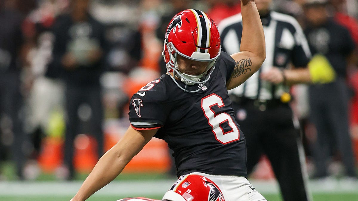 Younghoe Koo scores the field goal