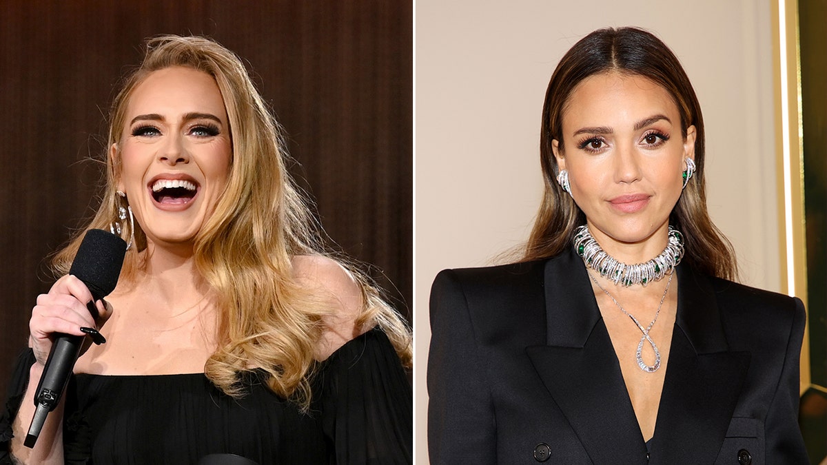 Adele dalam gaun hitam tanpa bahu tertawa di atas panggung sambil memegang mikrofon terbelah Jessica Alba dalam blazer hitam dan kalung choker besar berpose di atas karpet