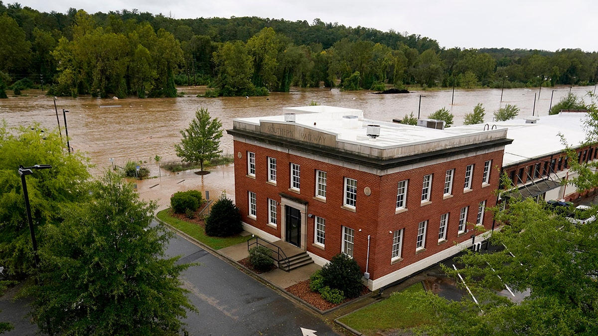 North Carolina Sees 'historic' Flooding After Hurricane Helene, FEMA ...