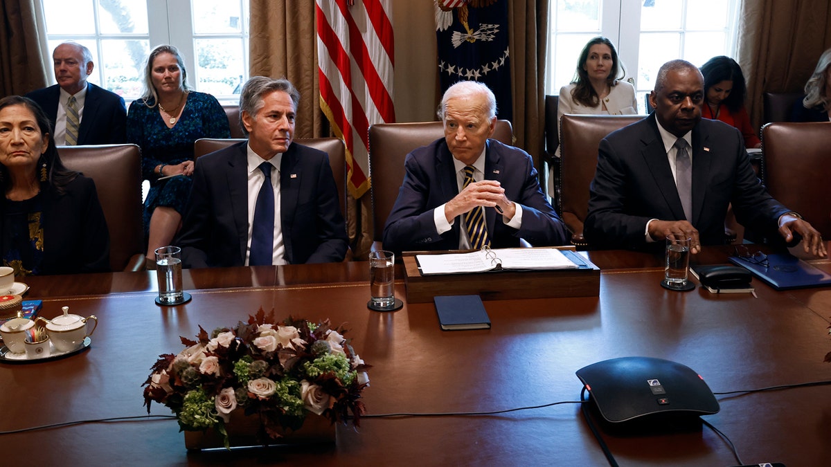 Biden with Cabinet members