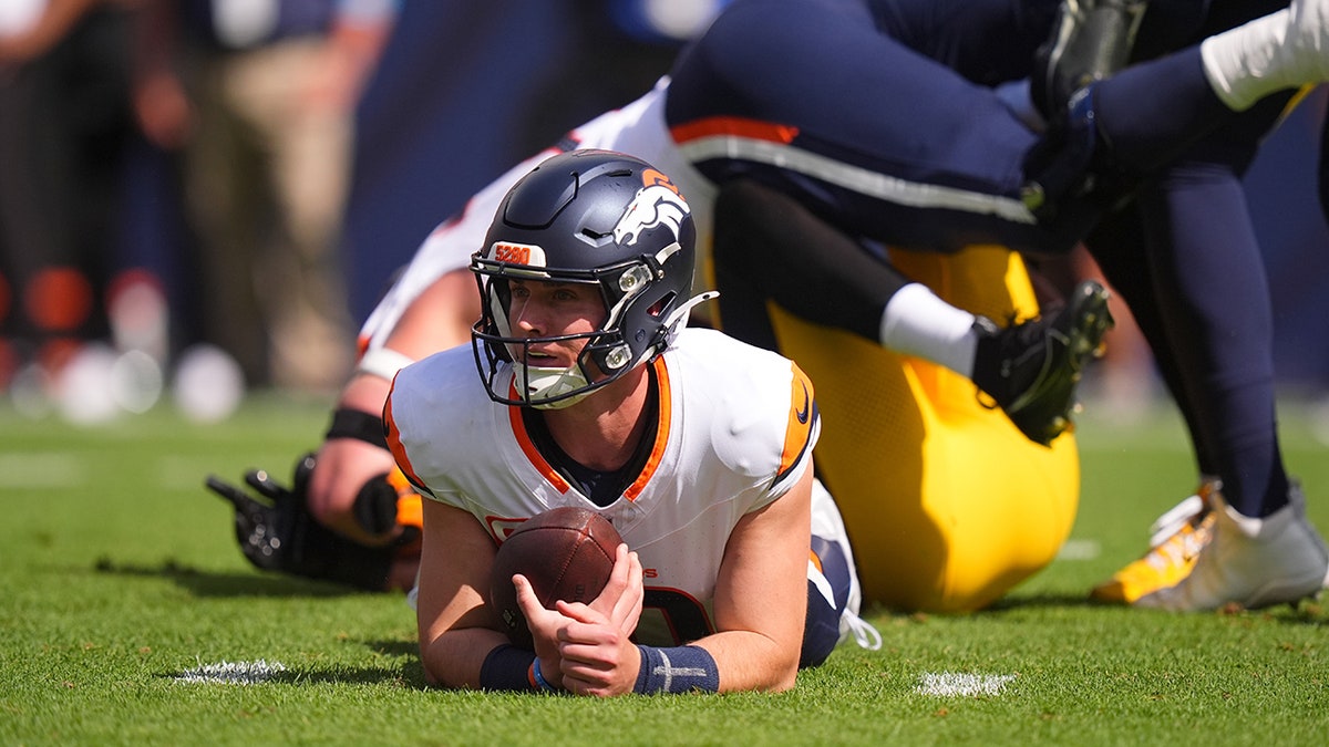 Bo Nix connected  ground