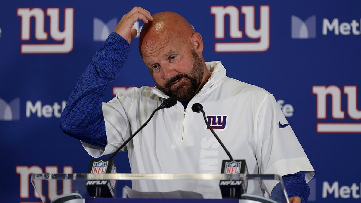 Brian Daboll fala com a mídia