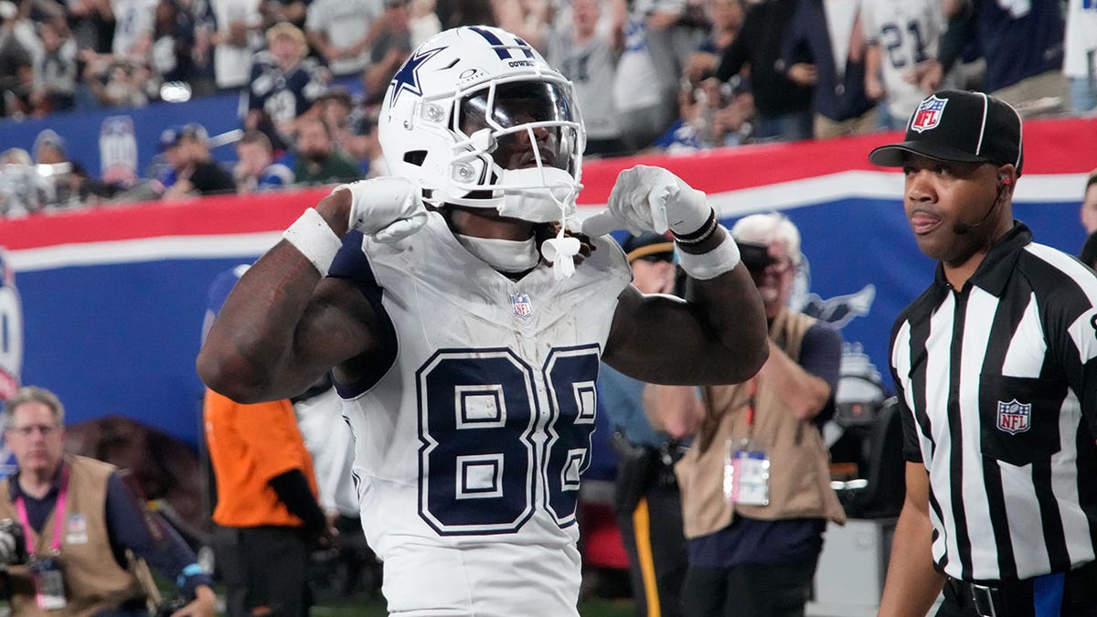 CeeDee Lamb celebrates the touchdown