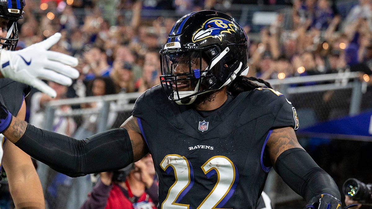 Derrick Henry gallops to 199 rushing yards as Ravens dominate Bills ...