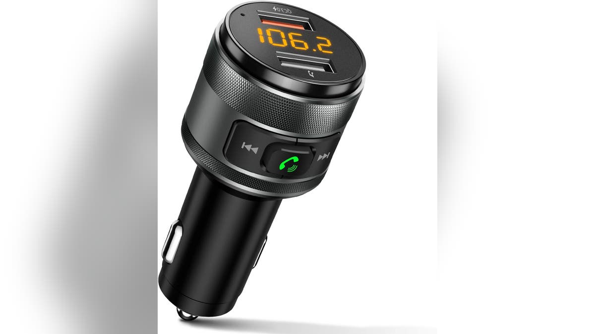 Haz que tu coche sea compatible con Bluetooth con este gadget.