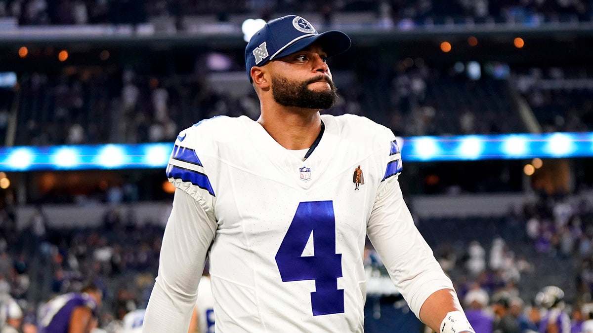 Dak Prescott sale del campo