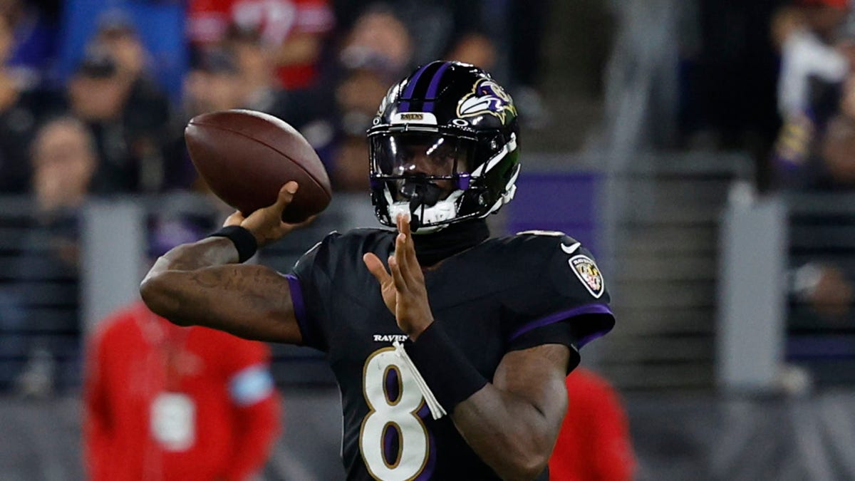 Lamar Jackson lanza