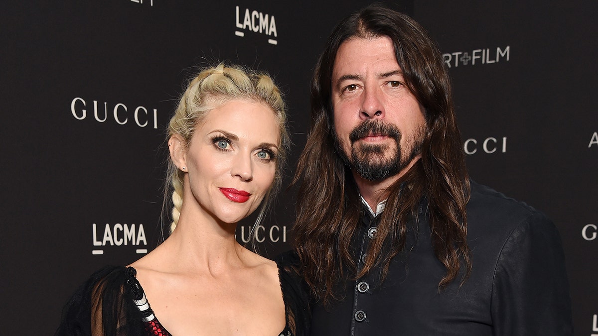 Dave Grohl e esposa Jordyn Blum