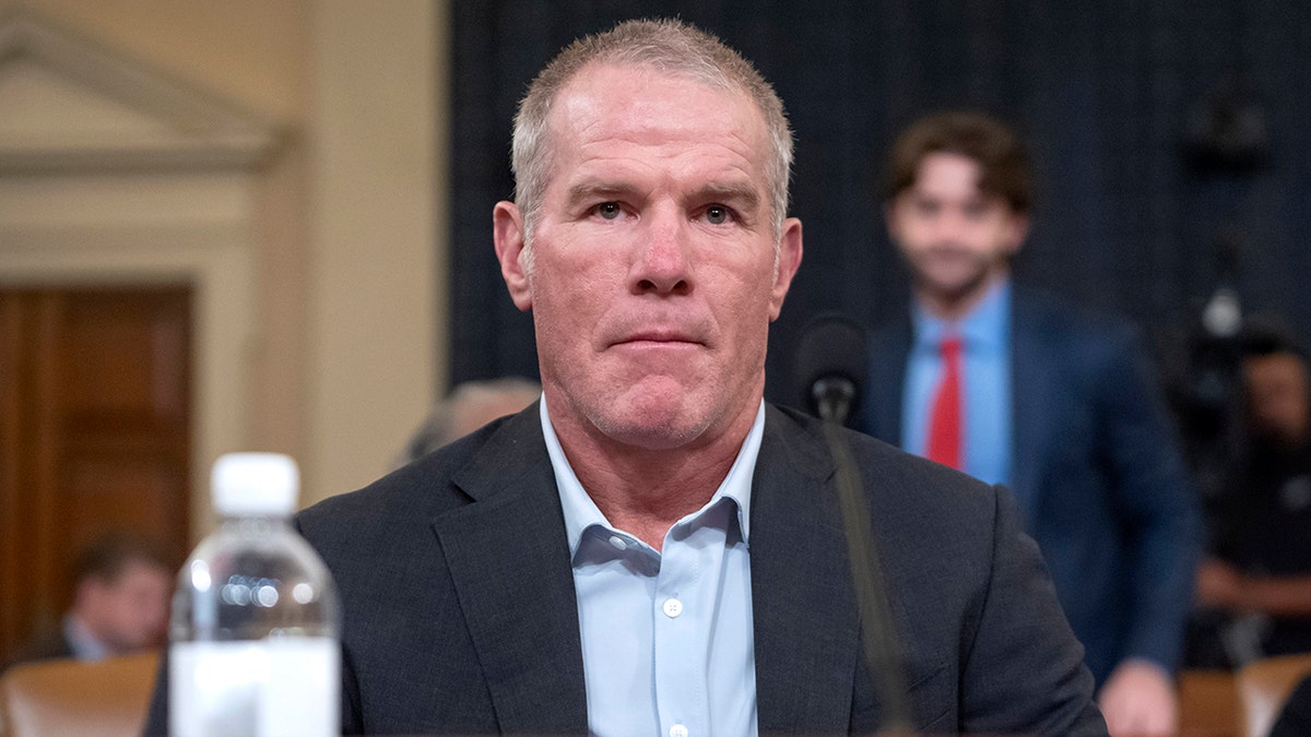 Brett Favre talks to lawmakers