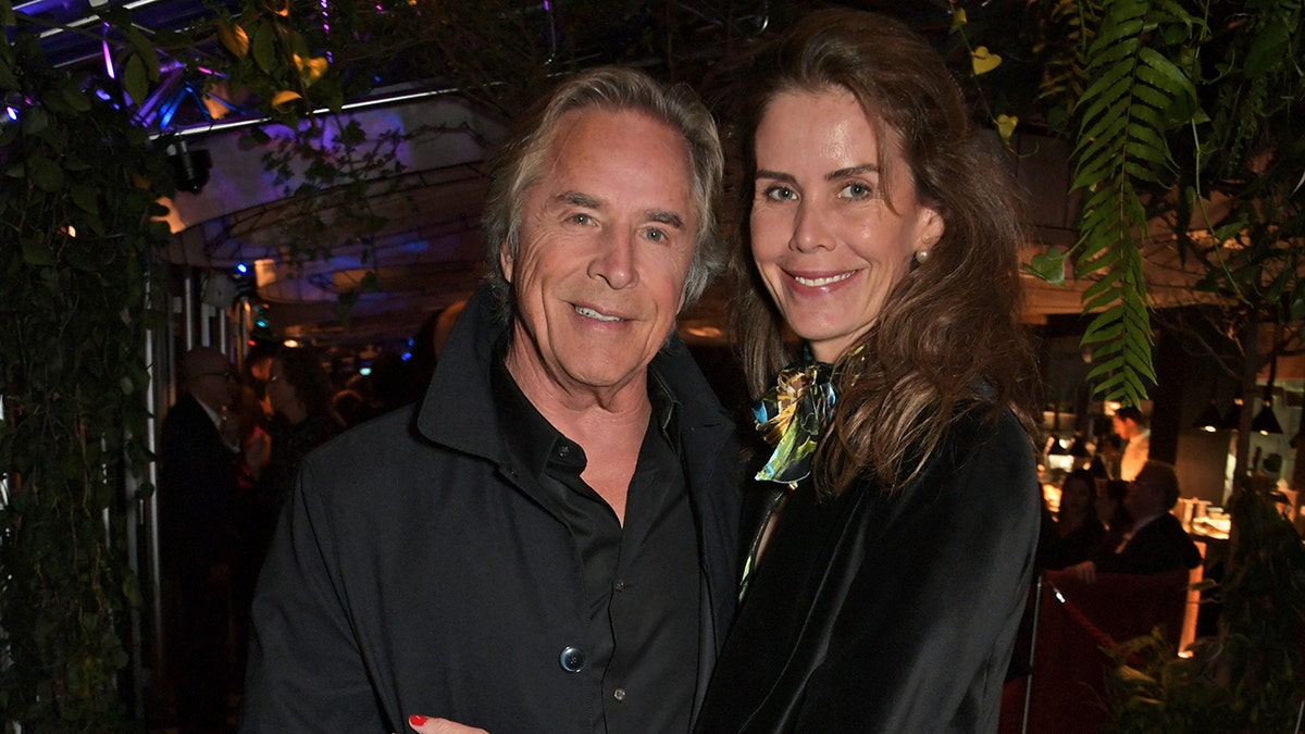 Don Johnson e Kelley Phleger em um "Facas e Segredos" evento.