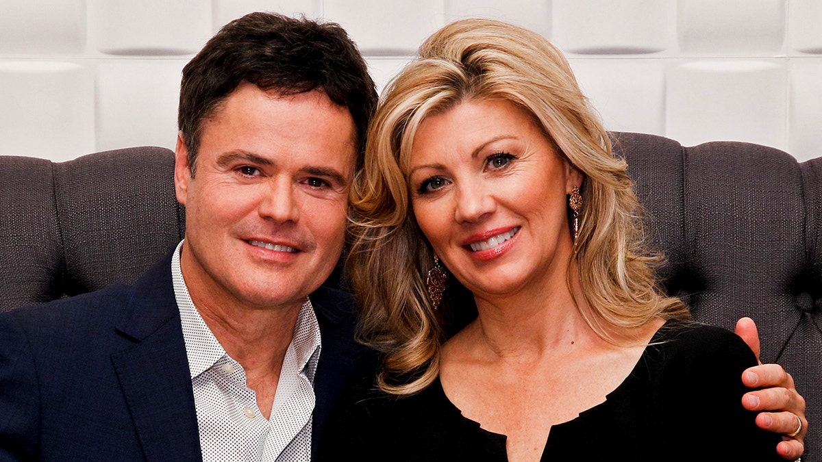 Donny Osmond con su mujer Denbbie