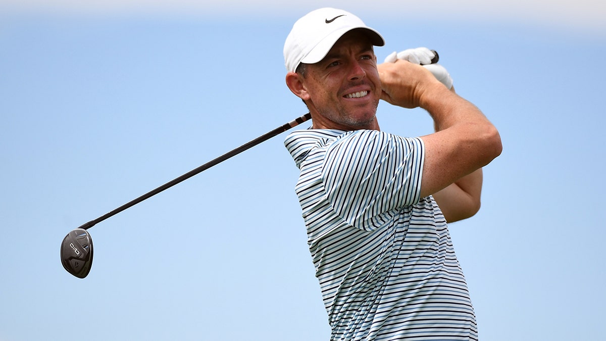 Rory McIlroy se balancea