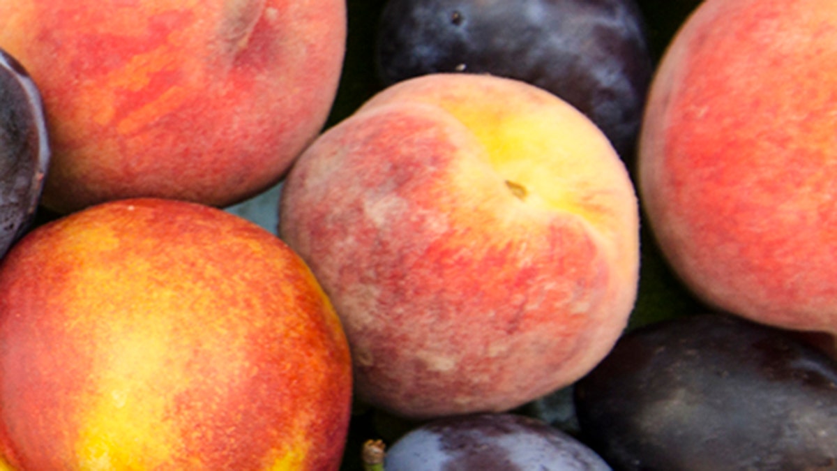 Discover the Surprising Health Benefits of Peaches vs. Plums: Which ...