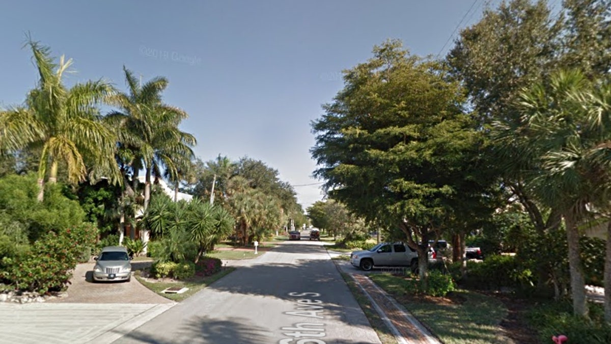 500 block of 16th Avenue South in Naples