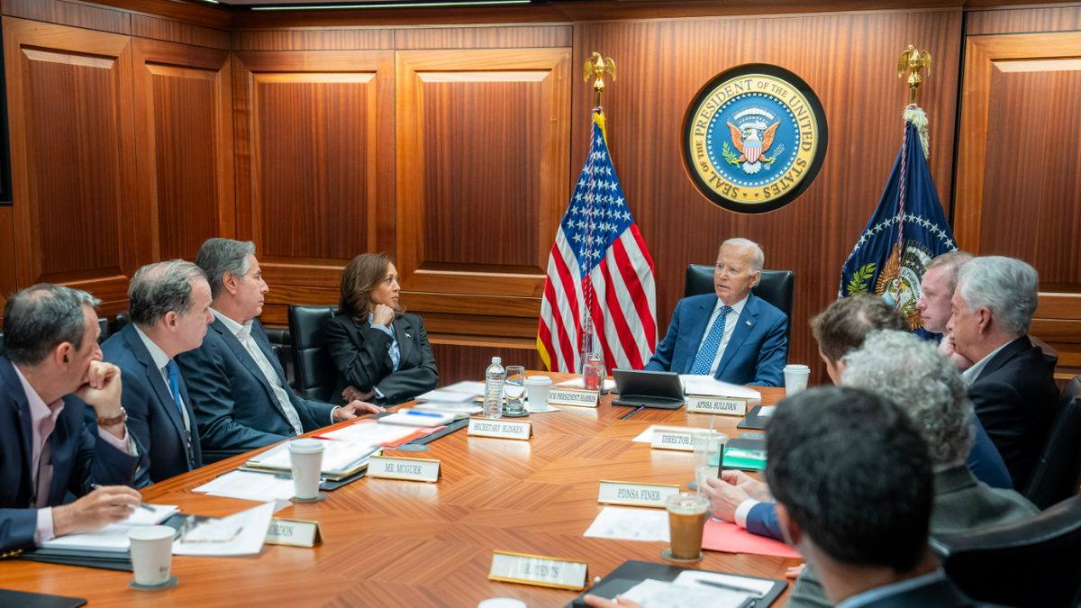 Biden en la Sala de Situación