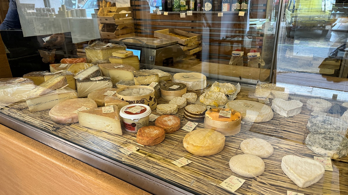 international market  store   cheese