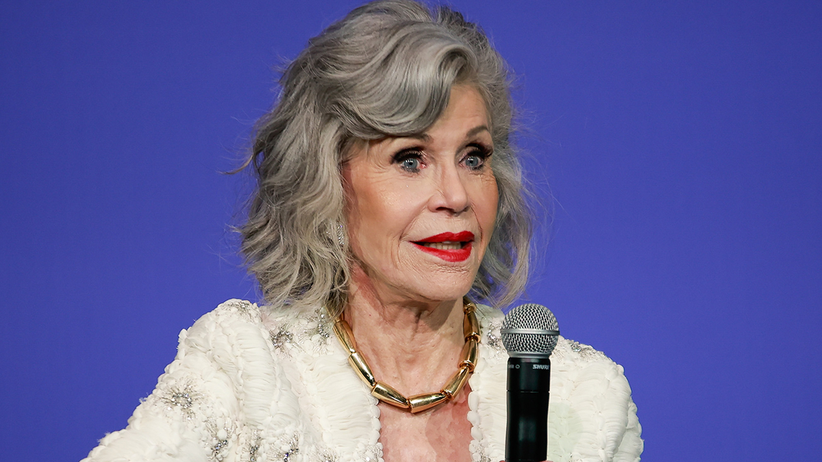 Foto jarak dekat Jane Fonda