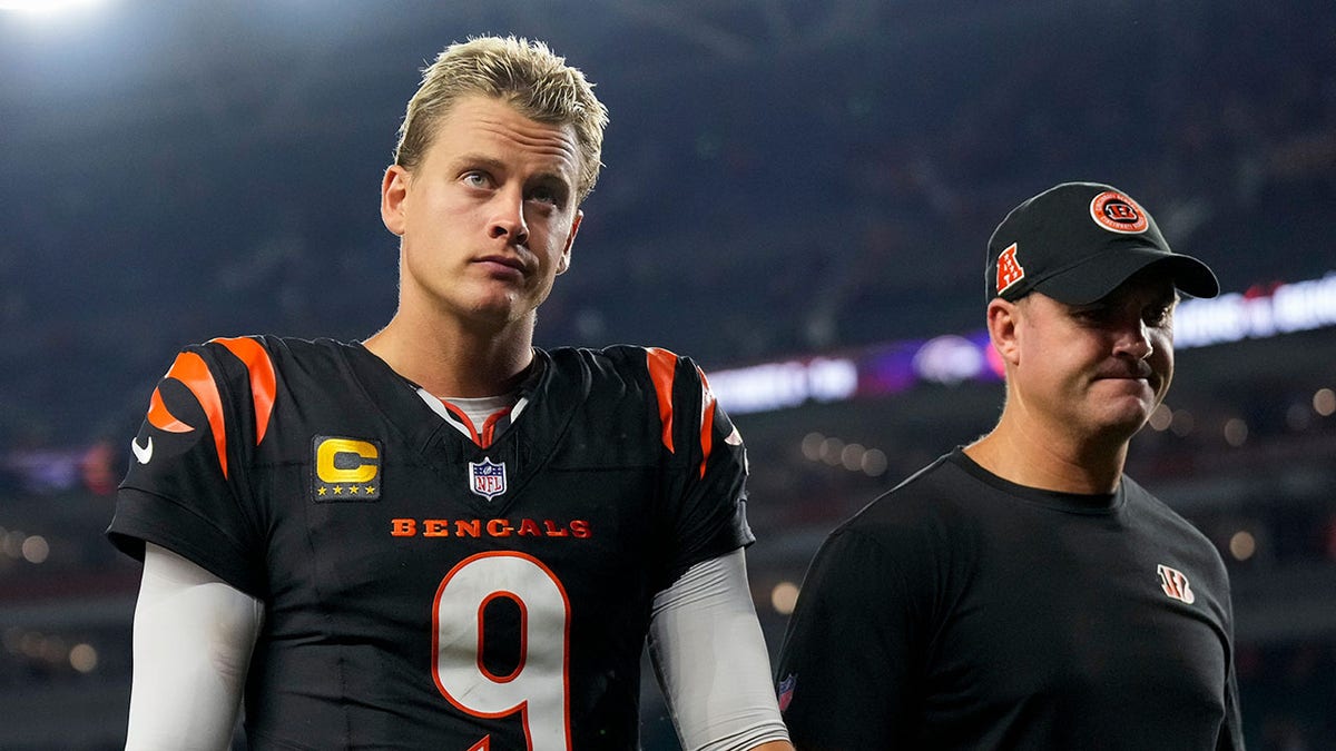 Joe Burrow leaving the field