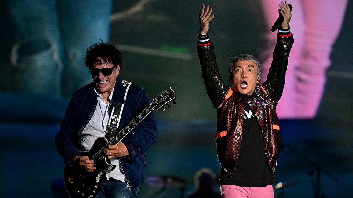 Arnel Pineda and Neal Schon execute  with Journey