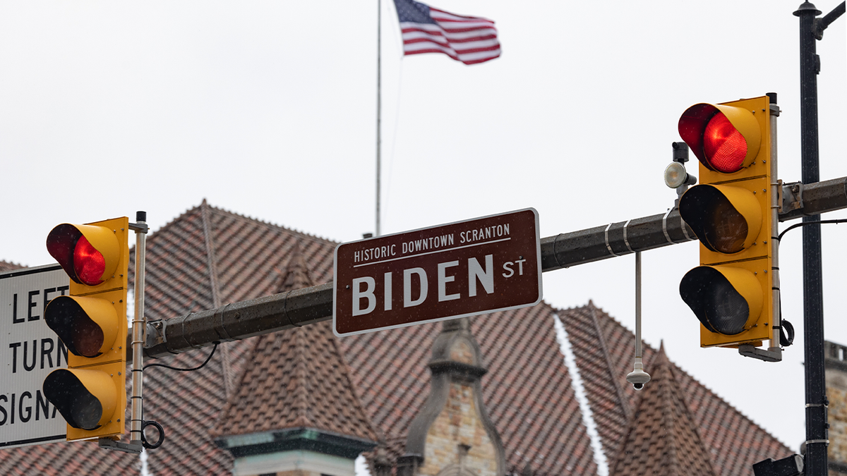 Una señal de "Biden Street" en Scranton, Pa.