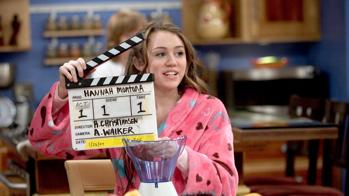 Miley Cyrus en el plató de "Hannah Montana"