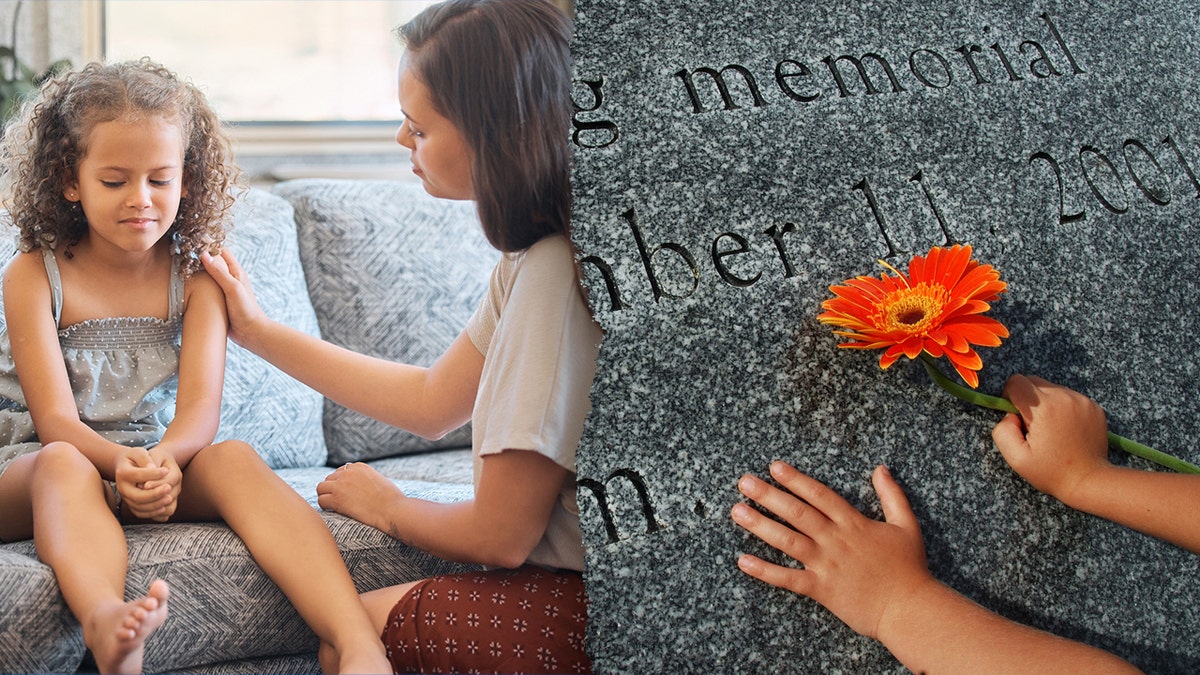 Una madre consolando a su hija y un monumento conmemorativo del 11-S a la derecha