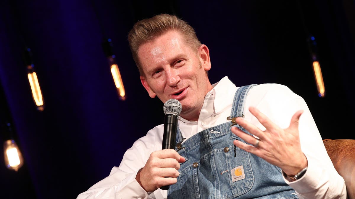 A photograph  of Rory Feek