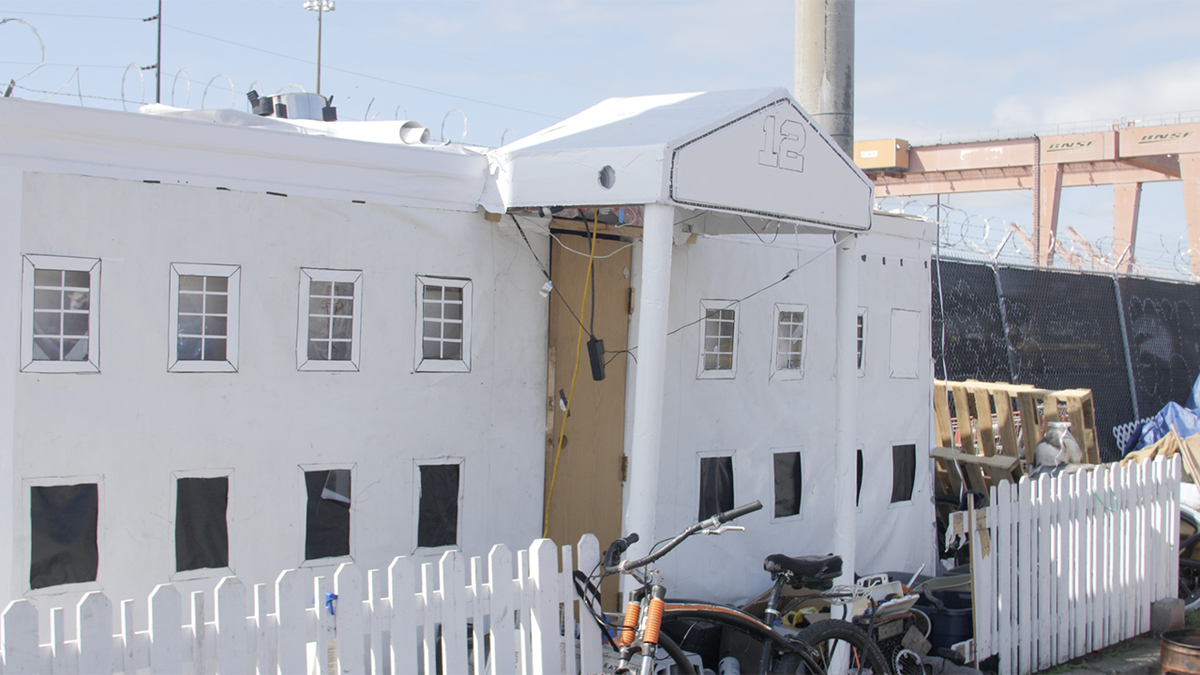 Campamento de indigentes en la Casa Blanca