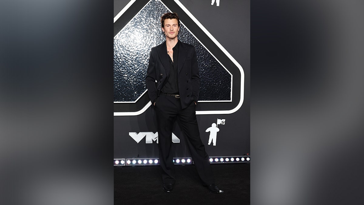 Shawn Mendes in a black suit on the 2024 MTV VMA red carpet.