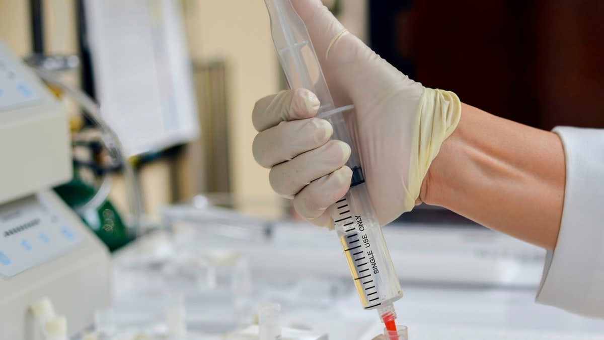 Stem cell syringe