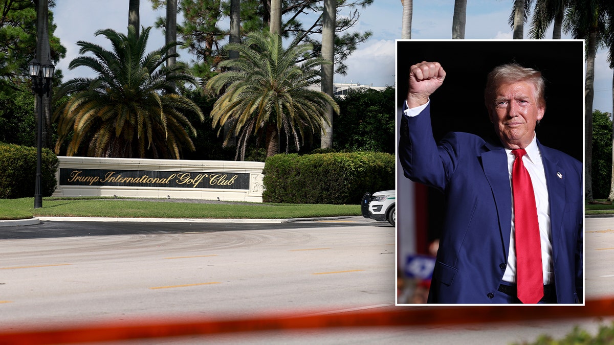 Mantan Presiden Donald Trump berfoto di depan Trump International Golf Club