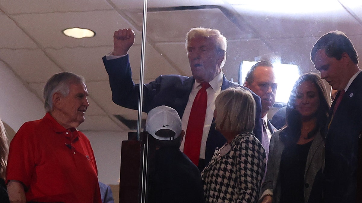 Trump arrives at Alabama-Georgia game to chants of 'USA,' 'Four more ...