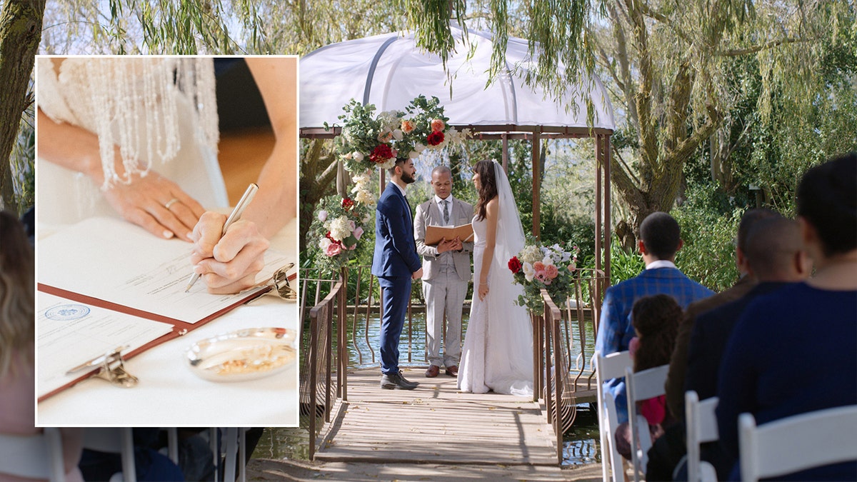 Ceremonia de boda con una foto de la persona que firma la licencia de matrimonio 