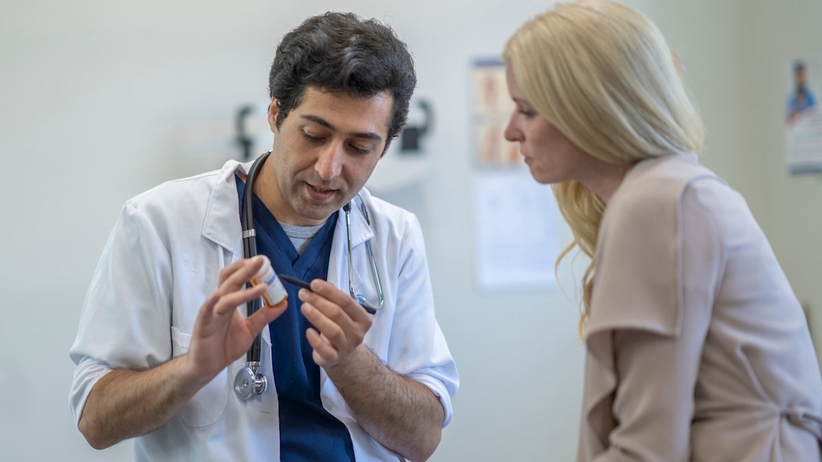 Mujer en el cardiólogo