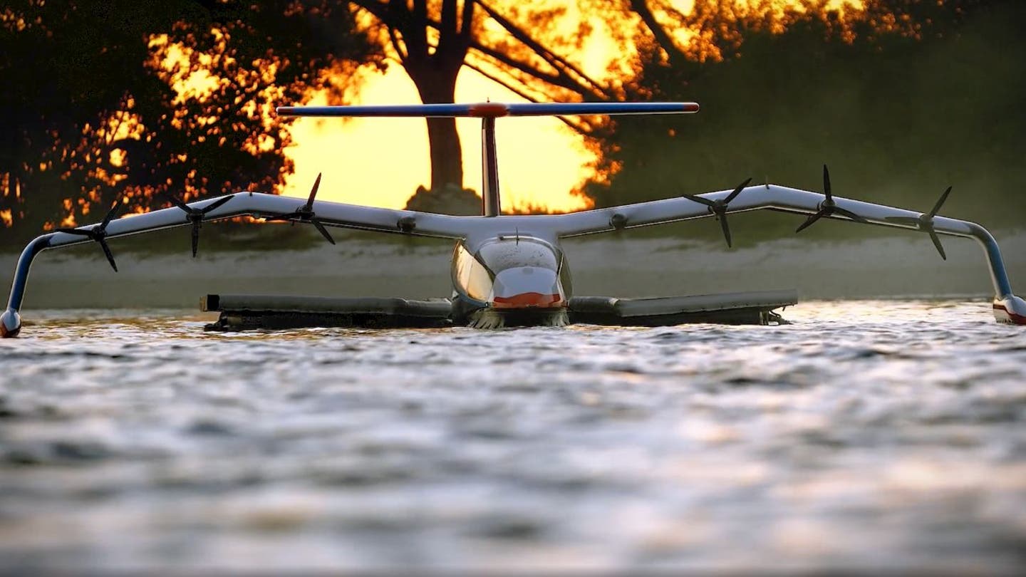 1 Ready to experience the aloha spirit on a sustainable seaglider