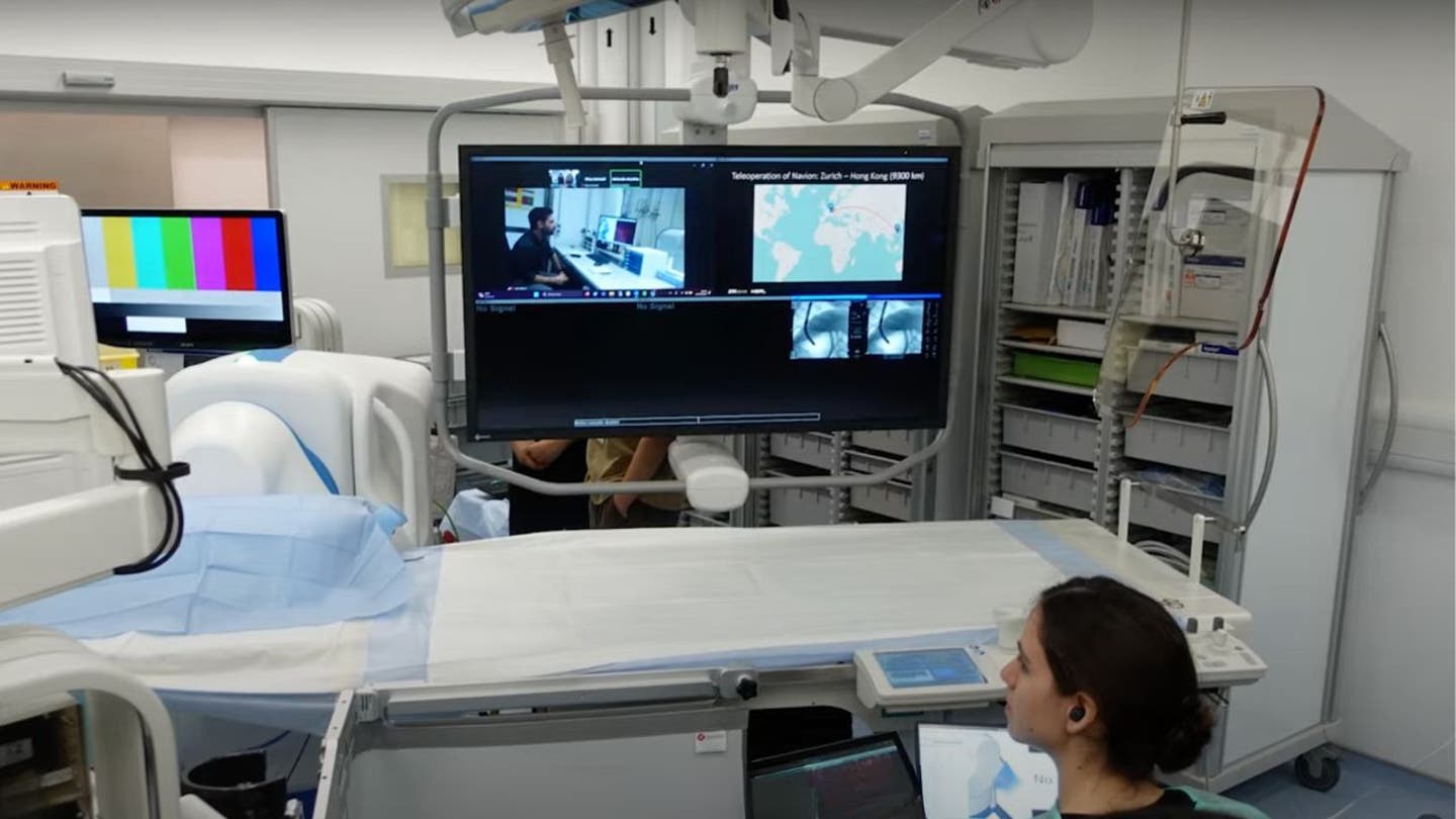 1 Surgeons use PlayStation controller for long distance endoscopy