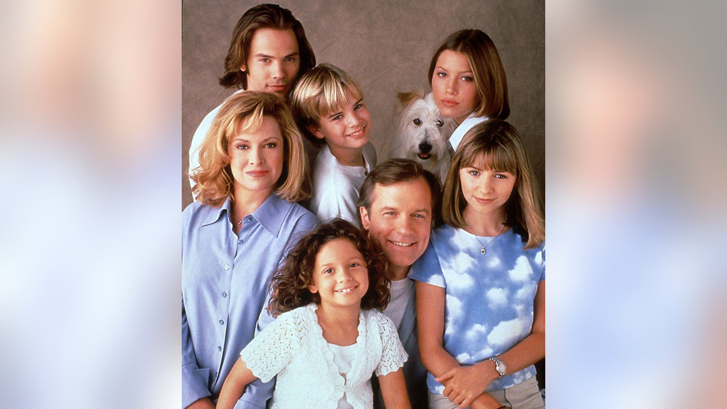 The '7th Heaven' Scandal: Stephen Collins' Abuse Confession Revisited