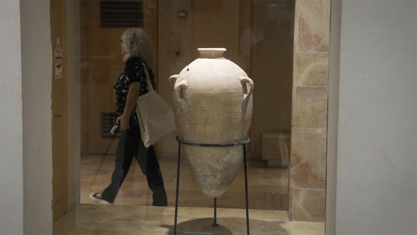 Ancient Jar Shattered by Curious Tot Returns to Museum Display