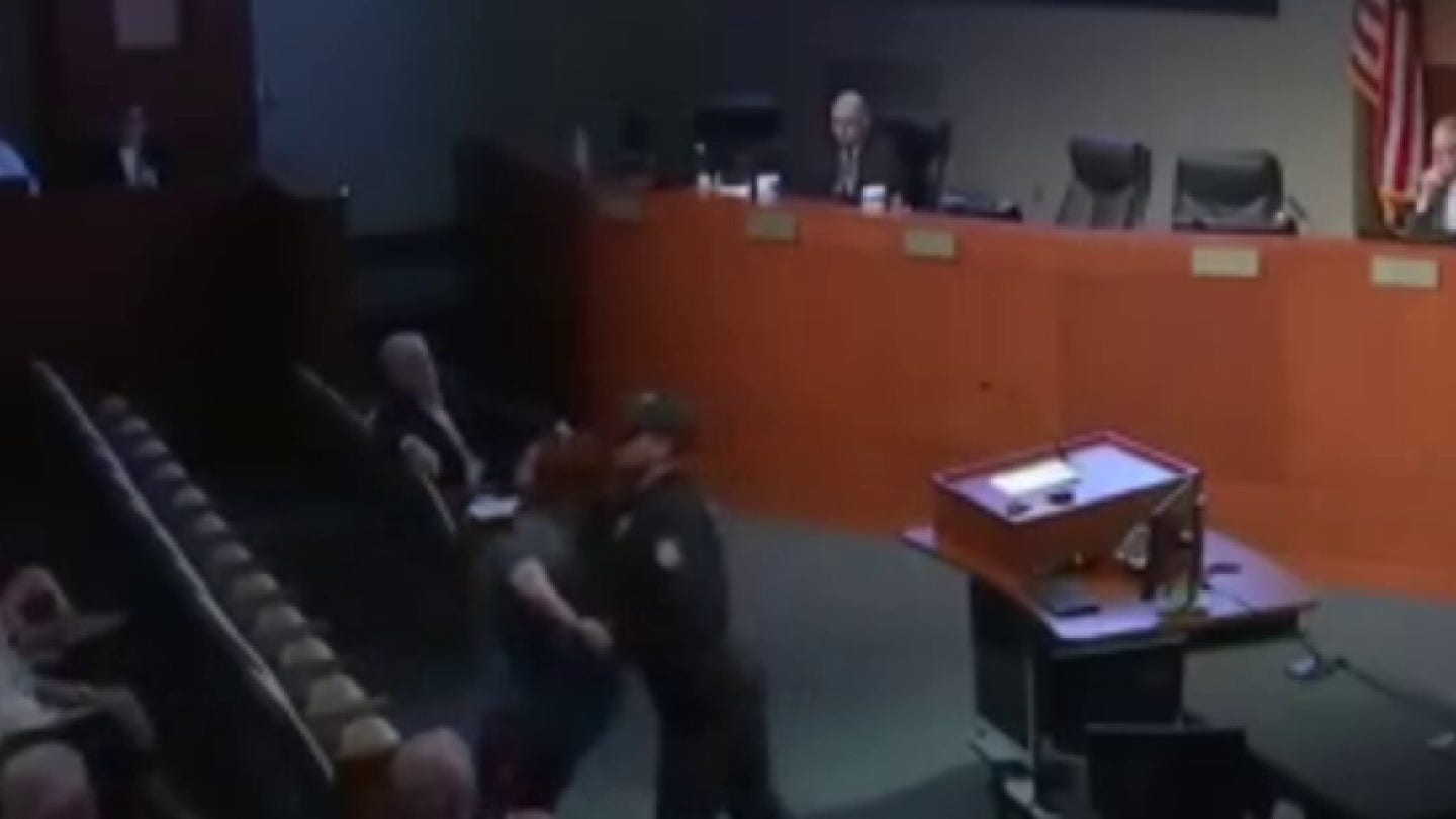 Arizona Woman Files Lawsuit for Violated First Amendment Rights After Being Arrested at City Council Meeting